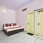 Hotel O Madhav Palace