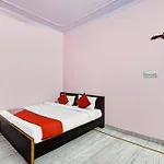 Hotel O Madhav Palace